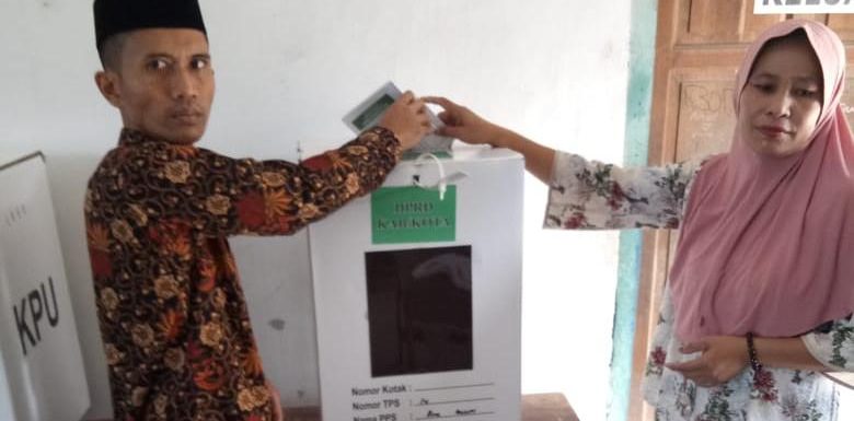 Datangi TPS 14 Reno Basuki, Dedi Muryanto Salurkan Hak Pilih