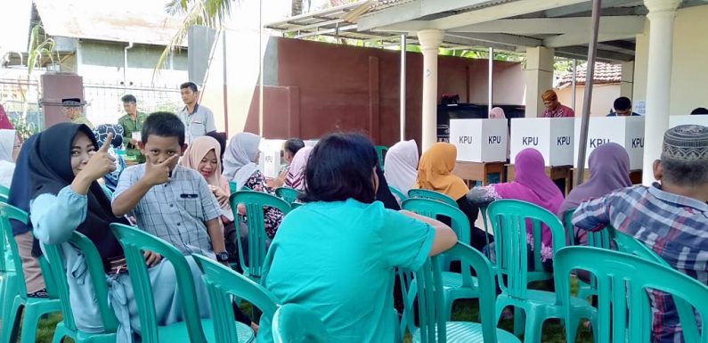 Peserta Pemilu di TPS 025 Yukum Jaya Antusias