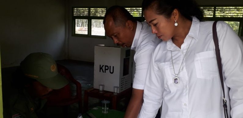 Nyoblos di TPS 05, Komang Koheri Berharap Bisa Mewakili Daerah Kelahirannya