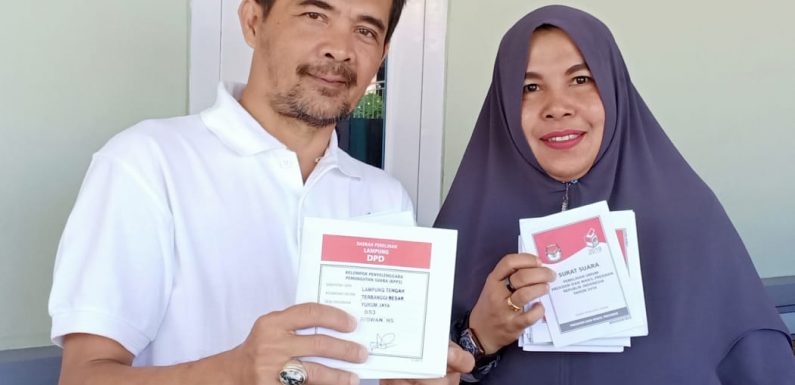 Ketua MKKS SMK Lamteng Nyoblos di TPS 053 Yukumjaya