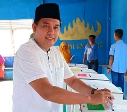 Mukadam Nyoblos di TPS 1 Mataramilir