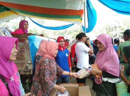 Ketua PKK Lamteng Buka Operasi Pasar Murah di Rumbia