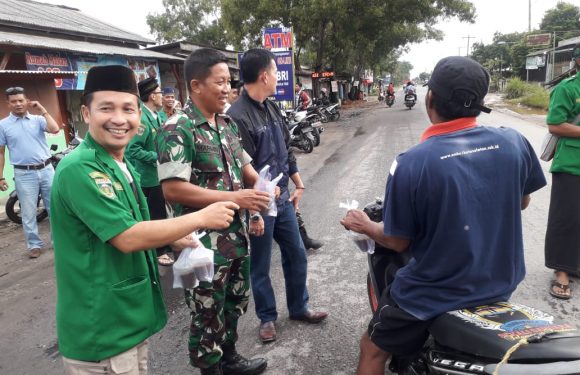 PAC Ansor Seputihraman Bagikan 200 Takjil