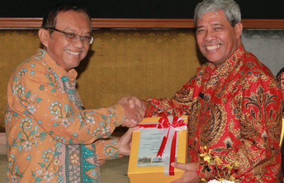 Dibawah Kepemimpinan Bupati Loekman, Pemkab Lamteng Terima Predikat WTP