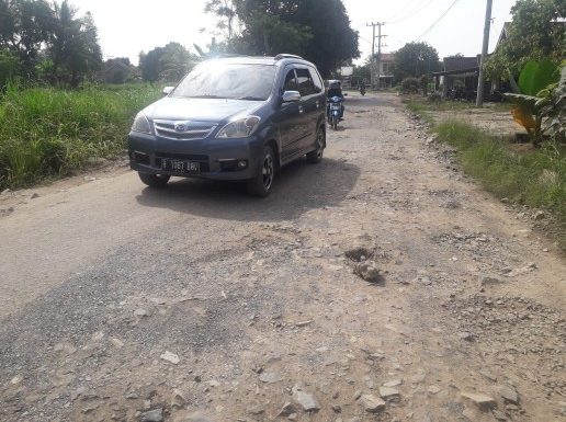 Perbaikan Belum Maksimal, Jalan Mojopahit-Ngestirahayu Rusak Lagi