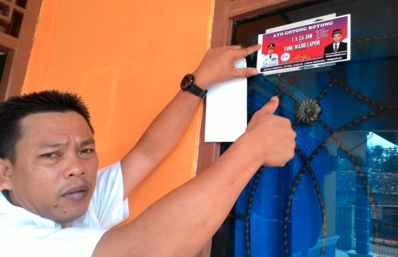Kakam Liman Benawi, Pasang Stiker Himbauan Dirumah Warga