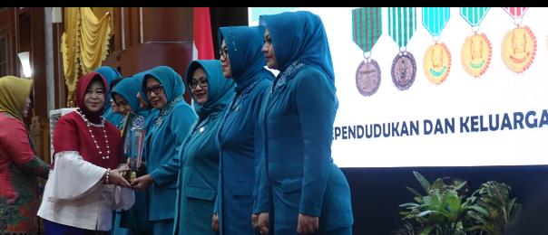 Lomba Kesrak PKK-KKBPK-Kesehatan PHBS, Lamteng Raih Penghargaan Pakarti Utama 1