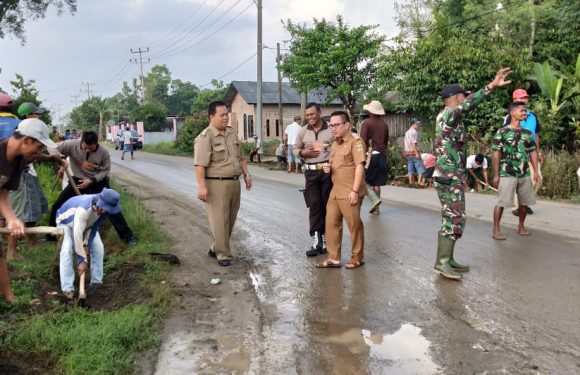 Masyarakat Karangendah Gotongroyong Perbaiki Saluran Air