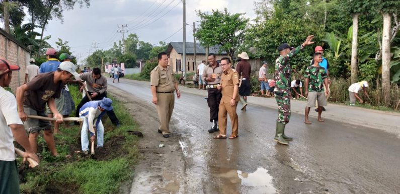 Masyarakat Karangendah Gotongroyong Perbaiki Saluran Air