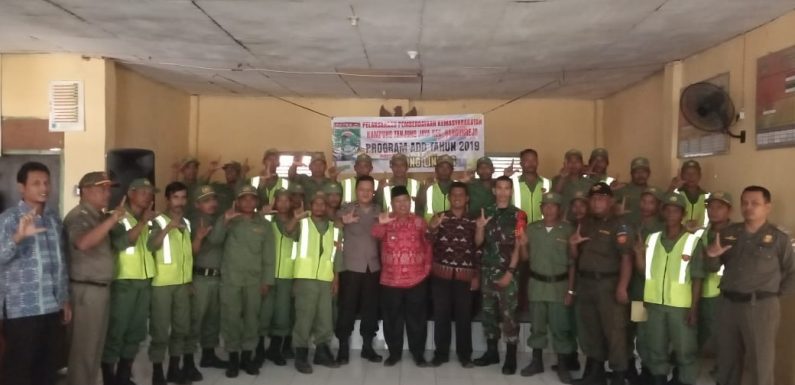 Puluhan Linmas Kampung Tanjungjaya Dapatkan Pembinaan Dari Camat