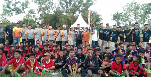 Balon Kakam Rukti Basuki Dukung Turnamen Sepak Bola U-13 Wilayah Timur