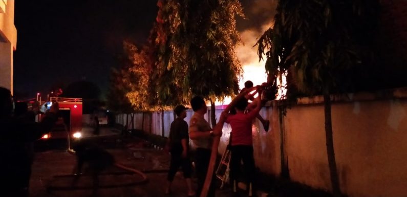 Gudang Pembuatan Bingkai Media Frame Bandarjaya Terbakar
