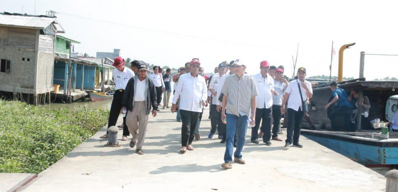 Bersama Tim Nawa Cita, Bupati Loekman Tinjau Dermaga Kampung Cabang