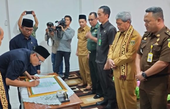 Pengadilan Agama Gunung Sugih Tandatangani Pencanangan Deklarasi WBK