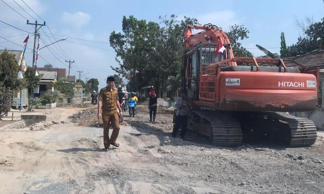 Jalan Utama Seputihagung Diperbaiki, Camat Minta Peran Warga Awasi Pengerjaan