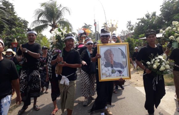 Upacara Ngaben I Made Linteb Berlangsung di Rama Dewa