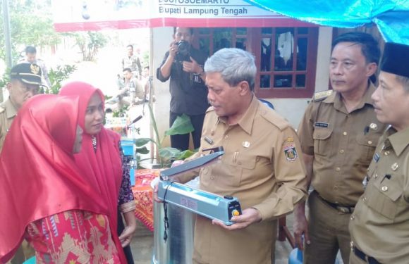 Bupati Lamteng Serahkan Bantuan Home Industri