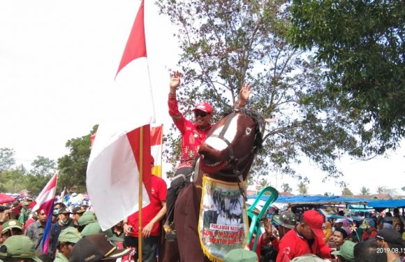 Bupati Loekman Lepas Pawai Budaya HUT RI Ke-74 di Seputihsurabaya