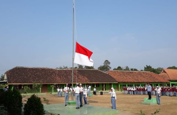 SMAN 1 Seputihmataram Gelar Upacara HUT RI