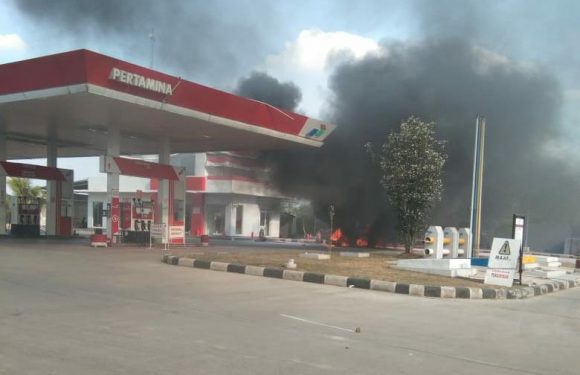 Isi BBM, Mobil Sedan Terbakar di SPBU Punggur