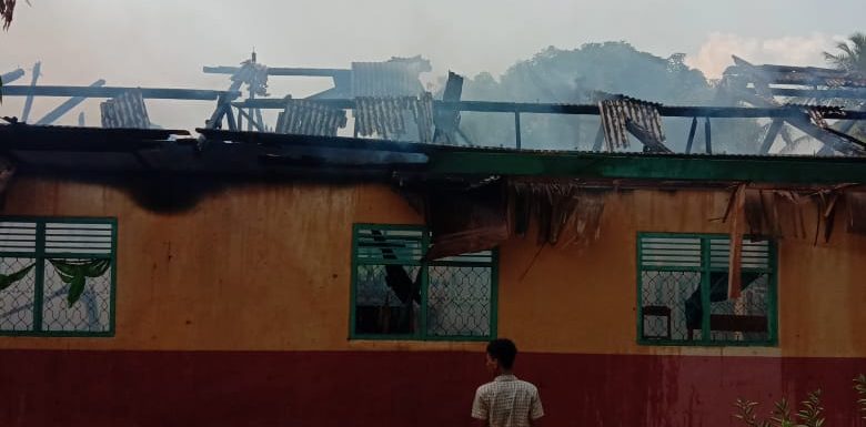 Enam Kelas di MI Payung Makmur Pubian Ludes Terbakar