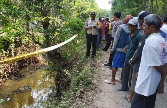 Warga Digegerkan Penemuan Mayat di Saluran Irigasi
