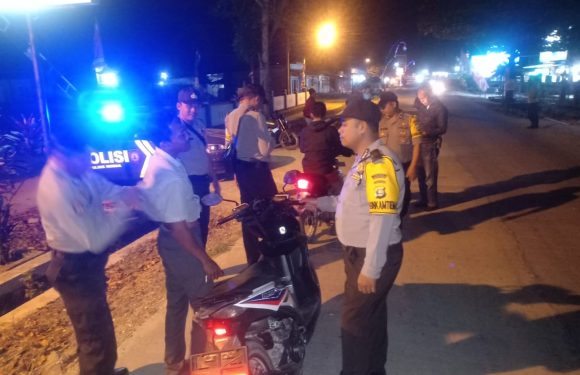 Tekan Kriminalitas, Polsek Rumbia Gelar Razia di Jalan Raya