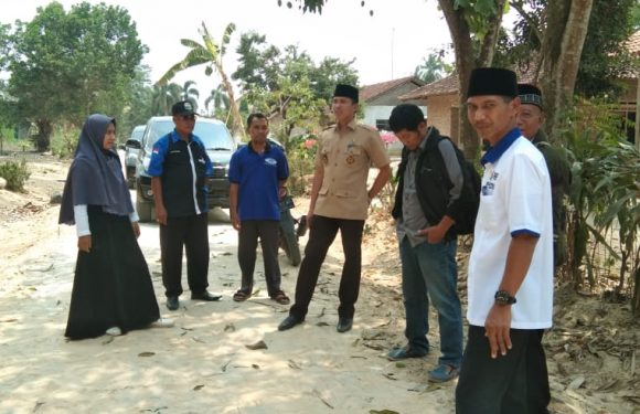 Ditinjau Camat, Jalan Onderlagh di Endangrejo yang Dikeluhkan Warga Segera Diperbaiki