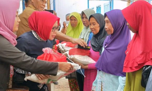 Warga Kampung Poncowati Terima Bantuan Tim Goro Kecamatan Terbanggibesar