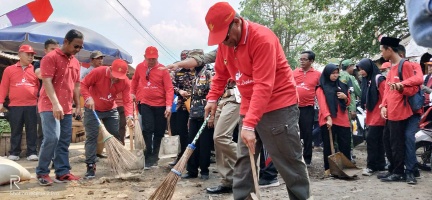Bupati Loekman Sapa Pedagang Pasar Bandaragung