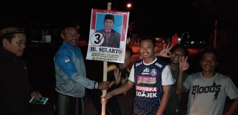 Masuk Hari Tenang, Panitia Pilkakam Sri Kencono Bersihkan APK