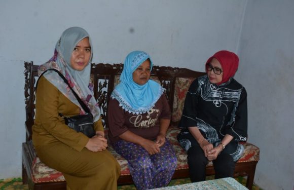 Ketua TP-PKK Lamteng, Kunjungi Penderita Kanker Payudara di Nambahdadi