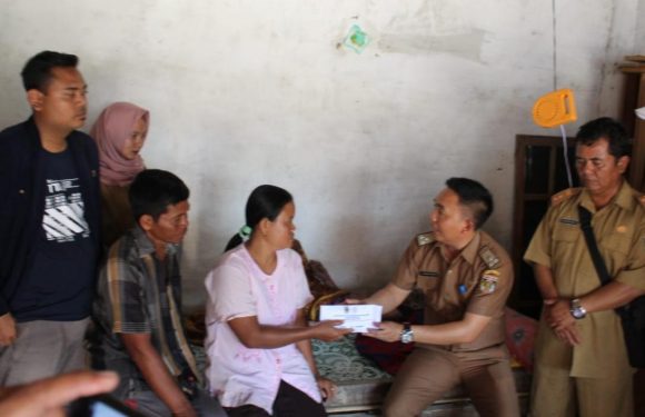 Karang Taruna dan Kampung Srikencono Sinergi, Bantu Warga Sakit dan Kurang Mampu