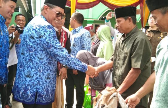 Bupati dan Baznas Serahkan Bantuan di Kampung Tanjungratu Ilir