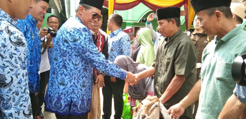 Bupati dan Baznas Serahkan Bantuan di Kampung Tanjungratu Ilir