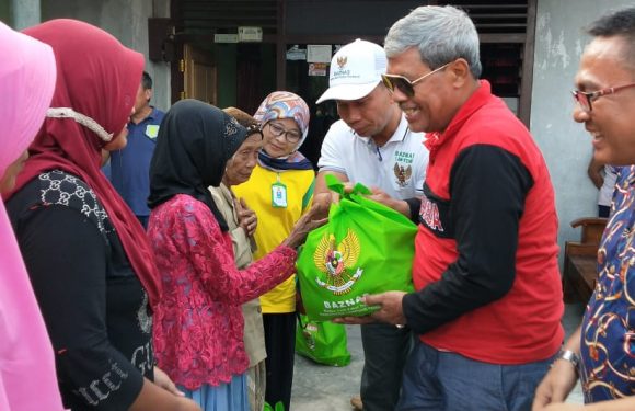 Bunda Ellya, Hibur Warga Kena Musibah Puting Beliung Dua Kampung Kecamatan Terbanggibesar