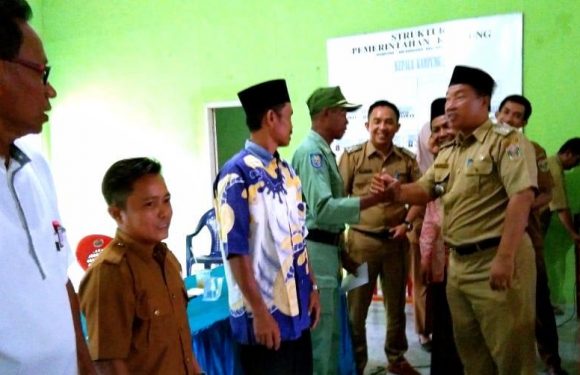 Kampung Srikencono Bagikan Siltap Aparatur