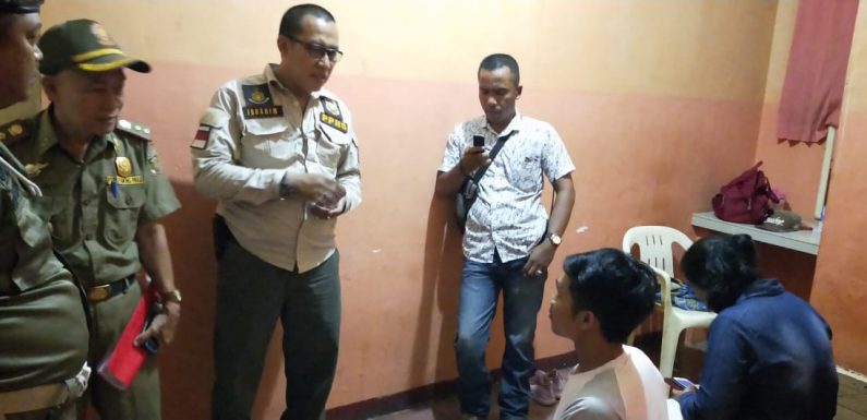 Berawal di Facebook Berlanjut Dikamar Hotel, Ehhh Ketangkep Satpol PP