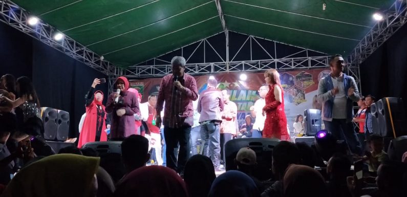 Bak Artis Ternama, Bupati Loekman Hibur Rakyat Dengan Bernyanyi 3 Lagu