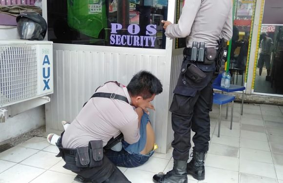 Ngutil Celana di Supermarket, Ehh Ketangkap Polisi Deh