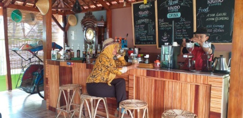 Enaknya Seruput Kopi Asli Lampung di Kebun Kredo, Dimanjakan Nuansa Alami