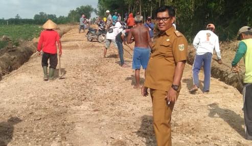 Kampung Buminabung Ilir Gulirkan PKT, Buka Jalan Sepanjang 1.500 Meter
