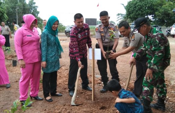 Progam Penghijauan, Polsek Waypengubuan Tanam Pohon Buah