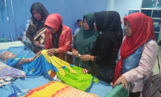 Ellya Lusiana Sambangi Bocah asal Lamteng Penderita Tumor Otak di RSUDAM