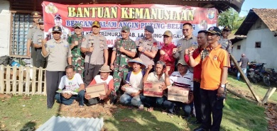 Kapolres, Dandim dan Danyon Tinjau Lokasi Bencana Puting Beliung di Trimurjo