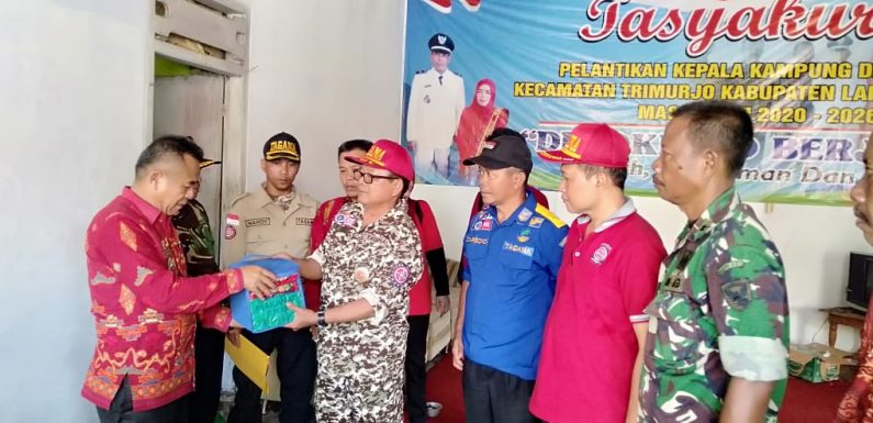 Dinsos Lampung Salurkan Bantuan untuk Korban Angin Puting Beliung di Trimurjo