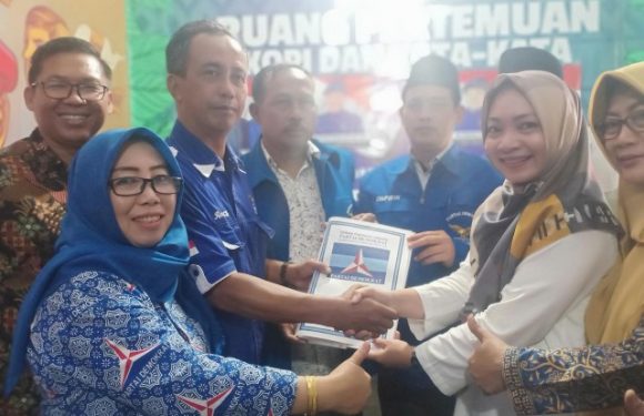 Bersama Rombongan “Bersinar”, Nessy Mustafa Kembalikan Berkas ke Demokrat