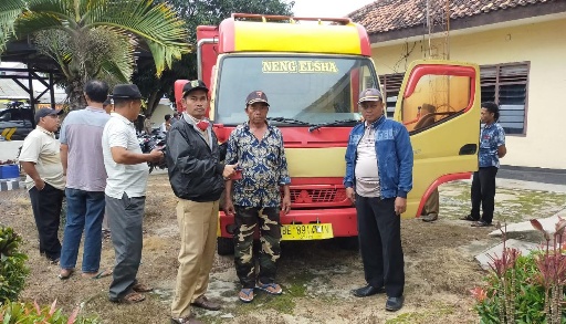 Ini Penampakan Truk yang Ditinggalkan Pencuri di Kebun Sawit Kampung Subangjaya