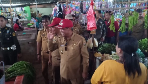 Resmikan Pasar di Seputihraman, Bupati Loekman Minta Pengelola Jangan Kocok Bekem
