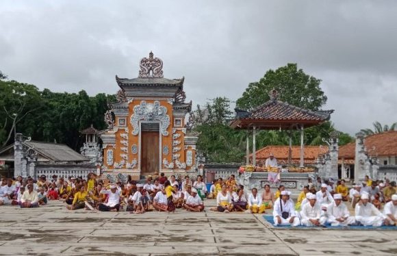 Umat Hindu Dharmaagung Rayakan Kuningan
